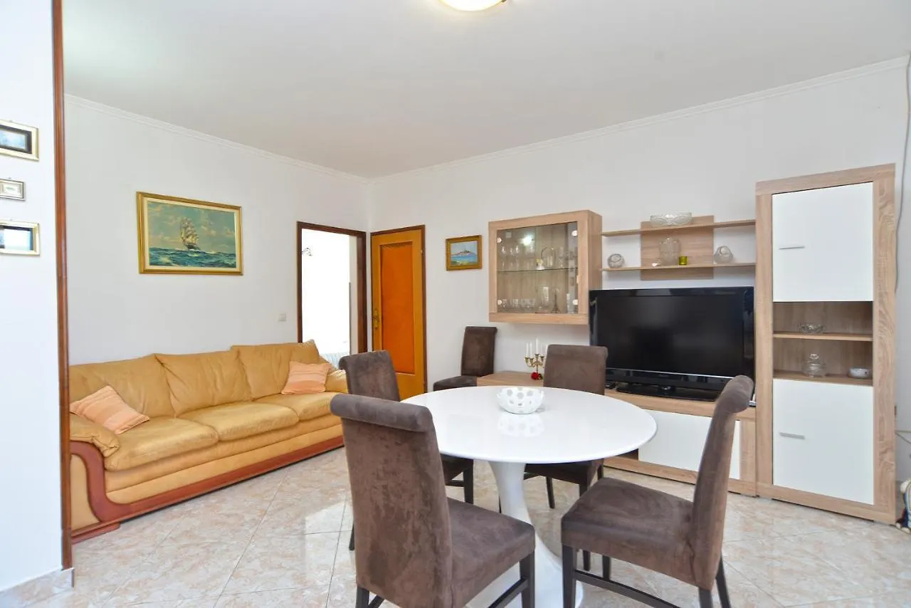 Apartments Mira 615 Rovinj