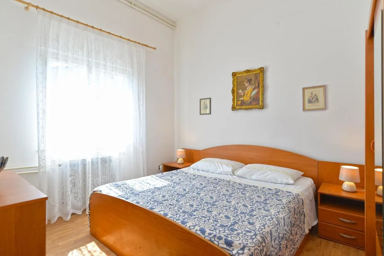 Apartments Mira 615 Rovinj 0*,