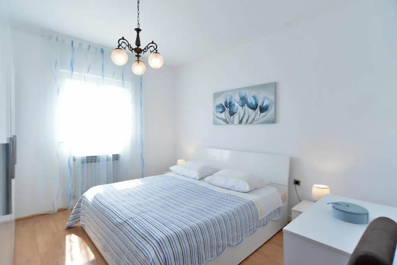 Apartments Mira 615 Rovinj 0*,