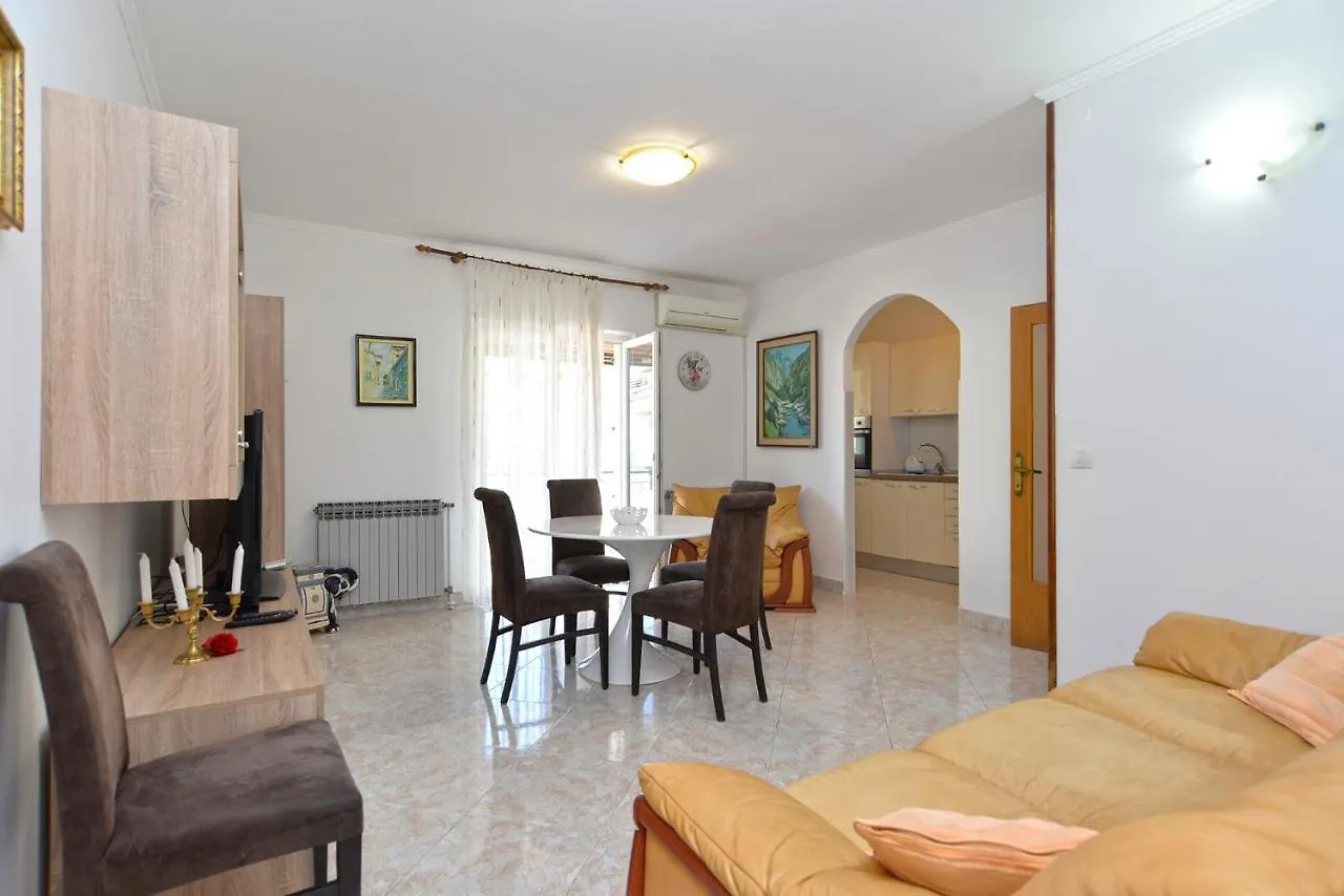 Apartments Mira 615 Rovinj