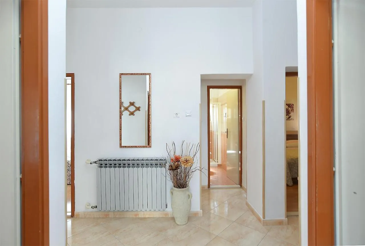 Apartments Mira 615 Rovinj 0*,