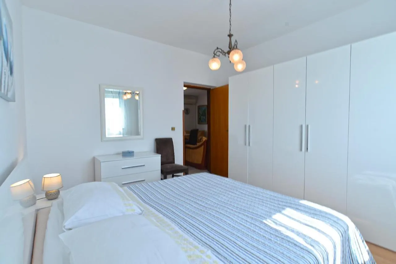 Apartments Mira 615 Rovinj