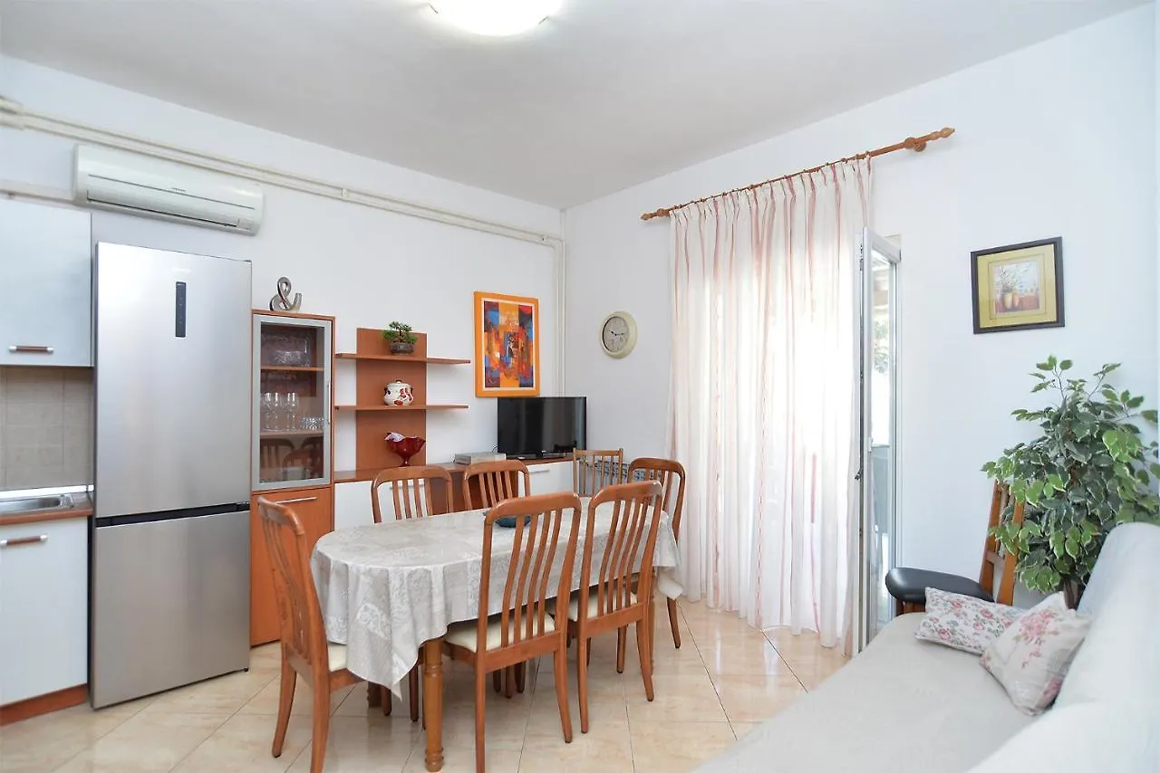 Apartments Mira 615 Rovinj 0*,  Kroatië